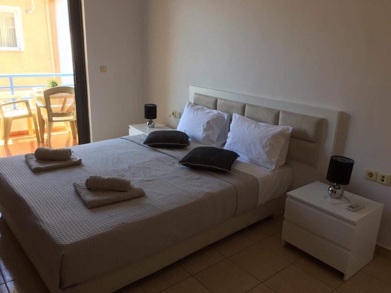 Sea And Sky Apartments Sarande Phòng bức ảnh